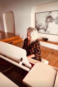 kim-wilde-life-stories3a